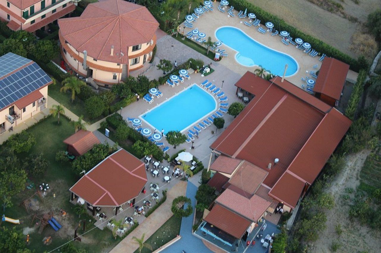 Aquilia Village And Residence Club Badolato Marina Kültér fotó